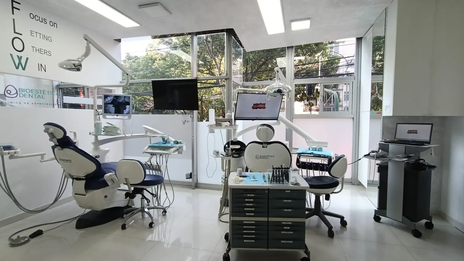 Unidades y equipo de Bioestética Dental